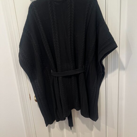 Draper James Belted Black Cap Poncho Style with Gold Button Size 1X - Picture 3 of 5